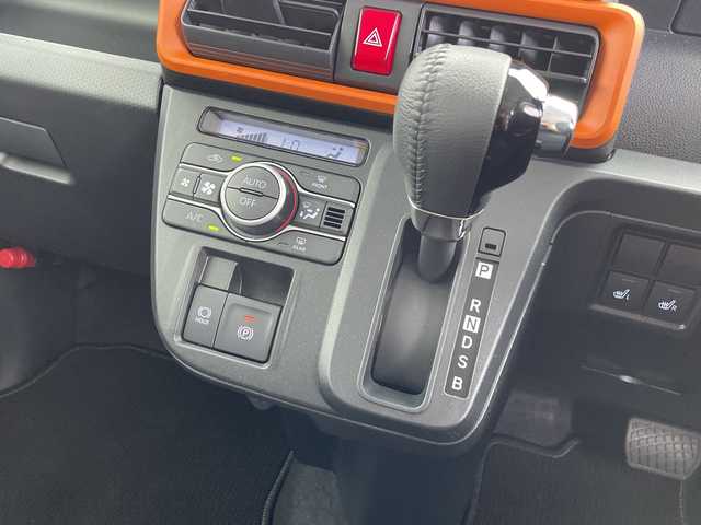 ダイハツ タント ファンクロスターボ 愛知県 2025(令7)年 0.4万km サンドベージュメタリック 純正ナビ/・Bluetooth/・CD/DVD/・フルセグテレビ/・SD音楽録音/バックカメラ/スマートアシスト/・衝突回避支援ブレーキ機能/・車線逸脱抑制制御機能/・路側逸脱警報機能/・先行車発進お知らせ機能/・標識認識機能/シートヒーター/両側パワースライドドア/・ウェルカムオープン機能/電動パーキングブレーキ/オートマチックハイビーム/前後コーナーセンサー/LEDヘッドライト/純正フロアマット