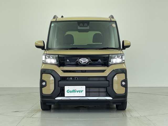 ダイハツ タント ファンクロスターボ 愛知県 2025(令7)年 0.4万km サンドベージュメタリック 純正ナビ/・Bluetooth/・CD/DVD/・フルセグテレビ/・SD音楽録音/バックカメラ/スマートアシスト/・衝突回避支援ブレーキ機能/・車線逸脱抑制制御機能/・路側逸脱警報機能/・先行車発進お知らせ機能/・標識認識機能/シートヒーター/両側パワースライドドア/・ウェルカムオープン機能/電動パーキングブレーキ/オートマチックハイビーム/前後コーナーセンサー/LEDヘッドライト/純正フロアマット