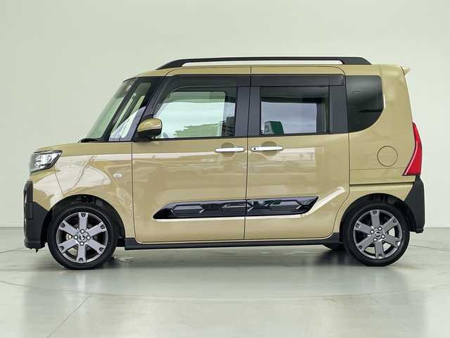 ダイハツ タント ファンクロスターボ 愛知県 2025(令7)年 0.4万km サンドベージュメタリック 純正ナビ/・Bluetooth/・CD/DVD/・フルセグテレビ/・SD音楽録音/バックカメラ/スマートアシスト/・衝突回避支援ブレーキ機能/・車線逸脱抑制制御機能/・路側逸脱警報機能/・先行車発進お知らせ機能/・標識認識機能/シートヒーター/両側パワースライドドア/・ウェルカムオープン機能/電動パーキングブレーキ/オートマチックハイビーム/前後コーナーセンサー/LEDヘッドライト/純正フロアマット