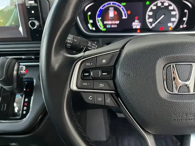ホンダ オデッセイ ハイブリッド 高知県 2021(令3)年 8.4万km プラチナホワイトパール 10インチギャザズナビ/Bluetooth接続/ETC/ドライブレコーダー/全方位カメラ/WAC/純正フロアマット/純正18インチアルミホイール/電動リアゲート/運転席、助手席パワーシート/シートヒーター/両側パワースライドドア/ハンズフリースライドドア/横滑り防止装置/衝突被害軽減システム/盗難防止装置/レーンキープアシスト/コーナーセンサー/運転席＋助手席＋サイドエアバッグ/カーテンエアバッグ