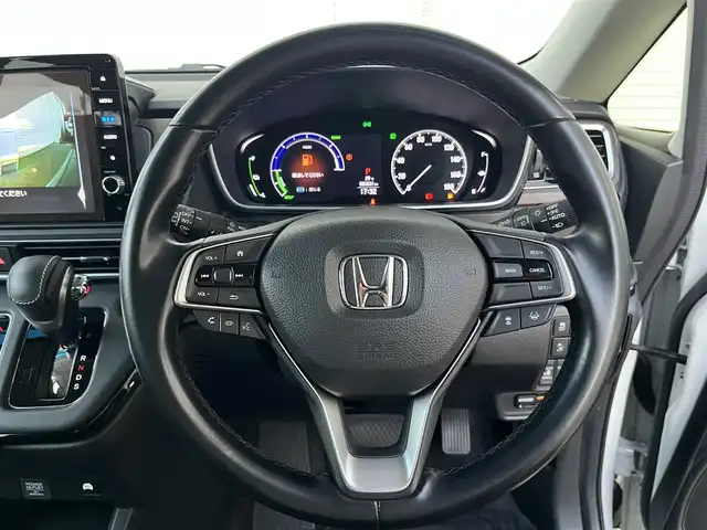 ホンダ オデッセイ ハイブリッド 高知県 2021(令3)年 8.4万km プラチナホワイトパール 10インチギャザズナビ/Bluetooth接続/ETC/ドライブレコーダー/全方位カメラ/WAC/純正フロアマット/純正18インチアルミホイール/電動リアゲート/運転席、助手席パワーシート/シートヒーター/両側パワースライドドア/ハンズフリースライドドア/横滑り防止装置/衝突被害軽減システム/盗難防止装置/レーンキープアシスト/コーナーセンサー/運転席＋助手席＋サイドエアバッグ/カーテンエアバッグ