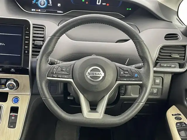 日産 セレナ e－パワー ハイウェイスター V 埼玉県 2020(令2)年 5.4万km オレンジ プロパイロット　純正１０インチナビ　フリップダウンモニター　アラウンドビューモニター　ＢＳＩ　レーダークルーズコントロール　ビルトインＥＴＣ２．０　ドライブレコーダー　ＨＤＭＩ　純正アルミ　ＬＥＤ