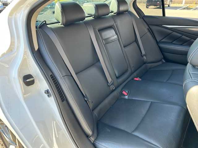 日産 スカイライン ハイブリッド 350GT FOUR Type P 道東・釧路十勝 2014(平26)年 19.9万km クリスタルホワイトパール 4WD/純正ナビ/（CD/SD/Bluetooth/USB/iPod/AUX）/バックカメラ/ETC/レーンキープアシスト/アダプティブクルーズコントロール/横滑り防止/レザーシート/シートヒーター/メモリ機能付パワーシート/LEDヘッドライト/純正17インチアルミホイール/純正フロアマット/スペアキー/説明書