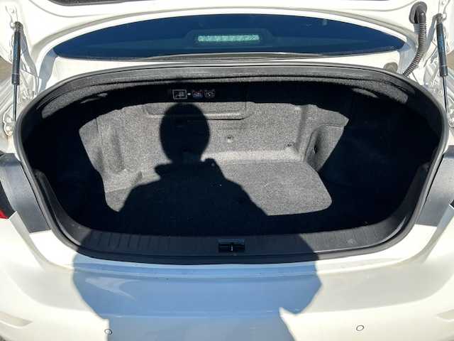 日産 スカイライン ハイブリッド 350GT FOUR Type P 道東・釧路十勝 2014(平26)年 19.9万km クリスタルホワイトパール 4WD/純正ナビ/（CD/SD/Bluetooth/USB/iPod/AUX）/バックカメラ/ETC/レーンキープアシスト/アダプティブクルーズコントロール/横滑り防止/レザーシート/シートヒーター/メモリ機能付パワーシート/LEDヘッドライト/純正17インチアルミホイール/純正フロアマット/スペアキー/説明書