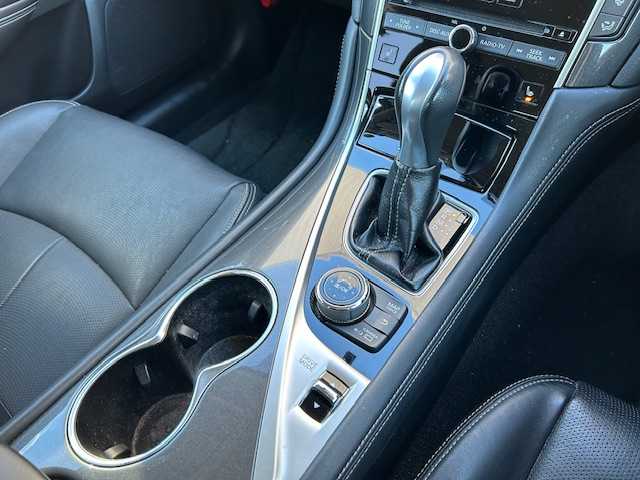 日産 スカイライン ハイブリッド 350GT FOUR Type P 道東・釧路十勝 2014(平26)年 19.9万km クリスタルホワイトパール 4WD/純正ナビ/（CD/SD/Bluetooth/USB/iPod/AUX）/バックカメラ/ETC/レーンキープアシスト/アダプティブクルーズコントロール/横滑り防止/レザーシート/シートヒーター/メモリ機能付パワーシート/LEDヘッドライト/純正17インチアルミホイール/純正フロアマット/スペアキー/説明書