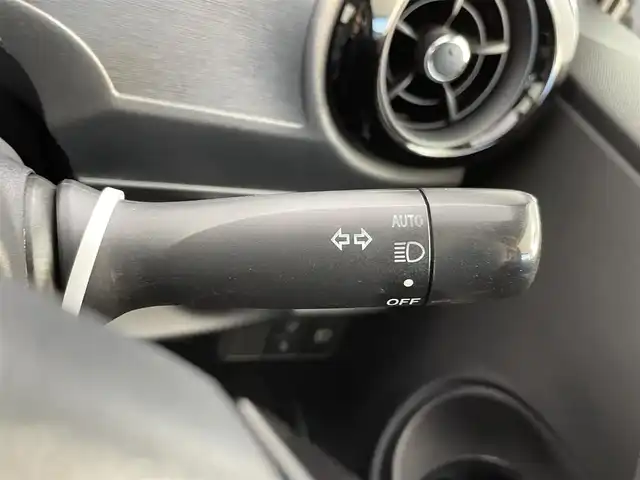 トヨタ アクア S 千葉県 2017(平29)年 4.5万km ダークブルーマイカ トヨタセーフティセンスC/・プリクラッシュセーフティ/・レーンディパーチャーアラート/・オートマチックハイビーム/純正7インチナビ/・Bluetooth/・ワンセグTV/・バックカメラ/スマートキー