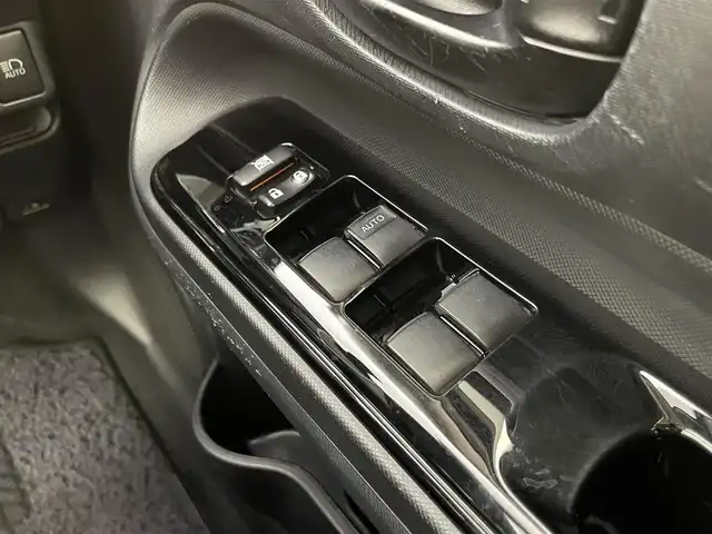 トヨタ アクア S 千葉県 2017(平29)年 4.5万km ダークブルーマイカ トヨタセーフティセンスC/・プリクラッシュセーフティ/・レーンディパーチャーアラート/・オートマチックハイビーム/純正7インチナビ/・Bluetooth/・ワンセグTV/・バックカメラ/スマートキー