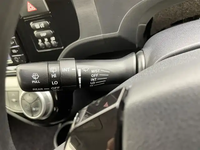 トヨタ アクア S 千葉県 2017(平29)年 4.5万km ダークブルーマイカ トヨタセーフティセンスC/・プリクラッシュセーフティ/・レーンディパーチャーアラート/・オートマチックハイビーム/純正7インチナビ/・Bluetooth/・ワンセグTV/・バックカメラ/スマートキー