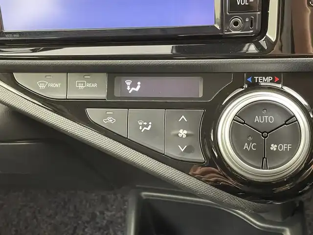 トヨタ アクア S 千葉県 2017(平29)年 4.5万km ダークブルーマイカ トヨタセーフティセンスC/・プリクラッシュセーフティ/・レーンディパーチャーアラート/・オートマチックハイビーム/純正7インチナビ/・Bluetooth/・ワンセグTV/・バックカメラ/スマートキー