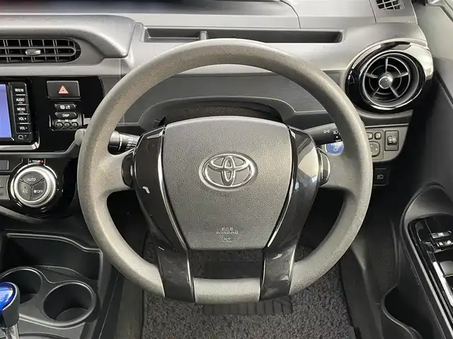 トヨタ アクア S 千葉県 2017(平29)年 4.5万km ダークブルーマイカ トヨタセーフティセンスC/・プリクラッシュセーフティ/・レーンディパーチャーアラート/・オートマチックハイビーム/純正7インチナビ/・Bluetooth/・ワンセグTV/・バックカメラ/スマートキー