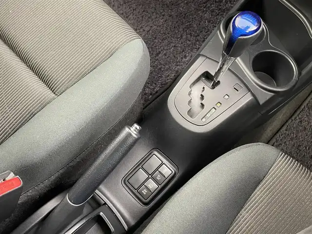 トヨタ アクア S 千葉県 2017(平29)年 4.5万km ダークブルーマイカ トヨタセーフティセンスC/・プリクラッシュセーフティ/・レーンディパーチャーアラート/・オートマチックハイビーム/純正7インチナビ/・Bluetooth/・ワンセグTV/・バックカメラ/スマートキー