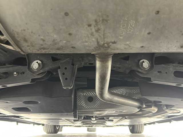 トヨタ プリウス A 宮城県 2016(平28)年 8万km アティチュードブラックマイカ 禁煙車/社外エアロパーツ/トヨタセーフティーセンス/・プリクラッシュセーフティーシステム/・レーンディバ―チャーアラート/・オートマチックハイビーム/・レーダークルーズコントロール/・インテリジェントクリアランスソナー/ブラインドスポットモニター/ヘッドアップディスプレイ/純正7インチナビ/地図SD無し/・BT.CD.DVD.SD/フルセグテレビ/ビルトインETC/社外ドライブレコーダー/LEDヘッドライト/LEDフォグランプ/革巻きステアリング/ステアリングスイッチ/横滑り防止機能/アイドリングストップ/プッシュスタート/スマートキー（2本）/防眩ルームミラー/純正15インチスチールキャップ/純正フロアマット/純正ドアバイザー