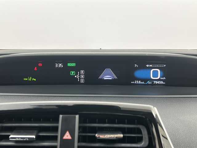 トヨタ プリウス A 宮城県 2016(平28)年 8万km アティチュードブラックマイカ 禁煙車/社外エアロパーツ/トヨタセーフティーセンス/・プリクラッシュセーフティーシステム/・レーンディバ―チャーアラート/・オートマチックハイビーム/・レーダークルーズコントロール/・インテリジェントクリアランスソナー/ブラインドスポットモニター/ヘッドアップディスプレイ/純正7インチナビ/地図SD無し/・BT.CD.DVD.SD/フルセグテレビ/ビルトインETC/社外ドライブレコーダー/LEDヘッドライト/LEDフォグランプ/革巻きステアリング/ステアリングスイッチ/横滑り防止機能/アイドリングストップ/プッシュスタート/スマートキー（2本）/防眩ルームミラー/純正15インチスチールキャップ/純正フロアマット/純正ドアバイザー