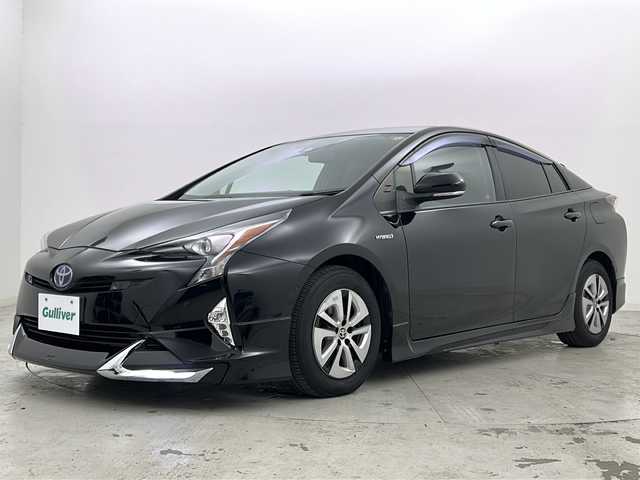 トヨタ プリウス A 宮城県 2016(平28)年 8万km アティチュードブラックマイカ 禁煙車/社外エアロパーツ/トヨタセーフティーセンス/・プリクラッシュセーフティーシステム/・レーンディバ―チャーアラート/・オートマチックハイビーム/・レーダークルーズコントロール/・インテリジェントクリアランスソナー/ブラインドスポットモニター/ヘッドアップディスプレイ/純正7インチナビ/地図SD無し/・BT.CD.DVD.SD/フルセグテレビ/ビルトインETC/社外ドライブレコーダー/LEDヘッドライト/LEDフォグランプ/革巻きステアリング/ステアリングスイッチ/横滑り防止機能/アイドリングストップ/プッシュスタート/スマートキー（2本）/防眩ルームミラー/純正15インチスチールキャップ/純正フロアマット/純正ドアバイザー