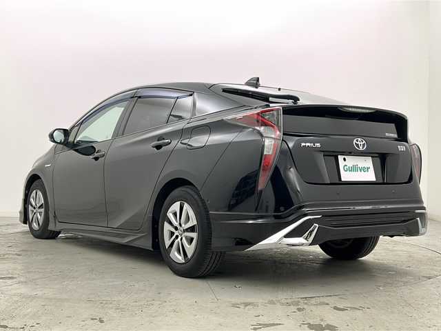 トヨタ プリウス A 宮城県 2016(平28)年 8万km アティチュードブラックマイカ 禁煙車/社外エアロパーツ/トヨタセーフティーセンス/・プリクラッシュセーフティーシステム/・レーンディバ―チャーアラート/・オートマチックハイビーム/・レーダークルーズコントロール/・インテリジェントクリアランスソナー/ブラインドスポットモニター/ヘッドアップディスプレイ/純正7インチナビ/地図SD無し/・BT.CD.DVD.SD/フルセグテレビ/ビルトインETC/社外ドライブレコーダー/LEDヘッドライト/LEDフォグランプ/革巻きステアリング/ステアリングスイッチ/横滑り防止機能/アイドリングストップ/プッシュスタート/スマートキー（2本）/防眩ルームミラー/純正15インチスチールキャップ/純正フロアマット/純正ドアバイザー