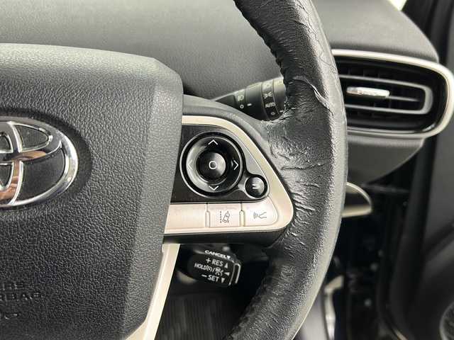 トヨタ プリウス A 宮城県 2016(平28)年 8万km アティチュードブラックマイカ 禁煙車/社外エアロパーツ/トヨタセーフティーセンス/・プリクラッシュセーフティーシステム/・レーンディバ―チャーアラート/・オートマチックハイビーム/・レーダークルーズコントロール/・インテリジェントクリアランスソナー/ブラインドスポットモニター/ヘッドアップディスプレイ/純正7インチナビ/地図SD無し/・BT.CD.DVD.SD/フルセグテレビ/ビルトインETC/社外ドライブレコーダー/LEDヘッドライト/LEDフォグランプ/革巻きステアリング/ステアリングスイッチ/横滑り防止機能/アイドリングストップ/プッシュスタート/スマートキー（2本）/防眩ルームミラー/純正15インチスチールキャップ/純正フロアマット/純正ドアバイザー