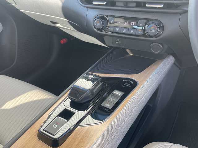 日産 オーラ G レザーエディション 福岡県 2021(令3)年 1.7万km プレミアムコロナオレンジ ・プロパイロット /・全周囲カメラ /・レザーシート /・寒冷地仕様車 /・インテリジェントルームミラー /・フルセグTV ステアリングヒーター /・D/N席シートヒーター /・BSM /・ACC エマージェンシーブレーキ LDA /・オートLEDライト/LEDフォグ/オートハイビーム/・パワーモードセレクト/・電格ミラー/・スマートキー/プッシュスタート