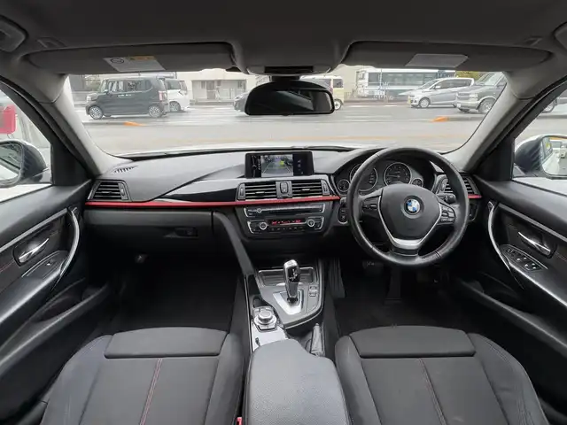 ＢＭＷ ３２０ｉ スポーツ 三重県 2012(平24)年 6.6万km アルピンホワイトⅢ 純正メーカーナビ/　・Bluetooth/　・DVD再生/　・AUX/　・USB/バックガイドモニター/速度リミッター/D/N席パワーシート/D席シートメモリ/スマートキーx2本/プッシュスタート/HIDヘッドライト/LEDフォグライト/リアフォグライト/アイドリングストップ/ステアリングスイッチ/ミラー型ETC/電動格納ミラー/ターンミラー/横滑り防止機能