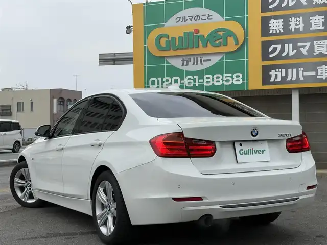 ＢＭＷ ３２０ｉ スポーツ 三重県 2012(平24)年 6.6万km アルピンホワイトⅢ 純正メーカーナビ/　・Bluetooth/　・DVD再生/　・AUX/　・USB/バックガイドモニター/速度リミッター/D/N席パワーシート/D席シートメモリ/スマートキーx2本/プッシュスタート/HIDヘッドライト/LEDフォグライト/リアフォグライト/アイドリングストップ/ステアリングスイッチ/ミラー型ETC/電動格納ミラー/ターンミラー/横滑り防止機能