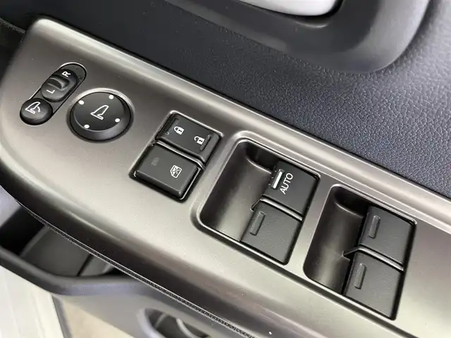 ホンダ フリード クロスター ホンダセンシング 富山県 2020(令2)年 3.9万km プラチナホワイトパール 社外ナビ(AM/FM/BT/CD/DVD)/フルセグTV/バックカメラ/エンジンスターター/レーダークルーズコントロール/衝突軽減装置/レーンキープアシスト/両側パワースライドドア/ウインドシールドデアイサー/アイドリングストップ/横滑り防止装置/ETC/後方コーナーセンサー/前席シートヒーター/LEDヘッドライト/オートライト/純正AW/社外フロアマット/フォグランプ/スマートキー/スペアキー1本/プッシュスタート/取扱説明書/保証書