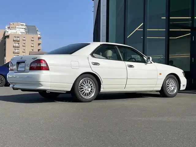 日産 ローレル メダリスト プレミア 東京都 2002(平14)年 3.7万km ホワイトパール カヤバ製ショック/〈NEW SR SPECIAL〉/RS-Rダウンサス/16インチアルミホイール/純正ナビ/純正オーディオ・カセット/ドライブレコーダー/ETC/キーレス