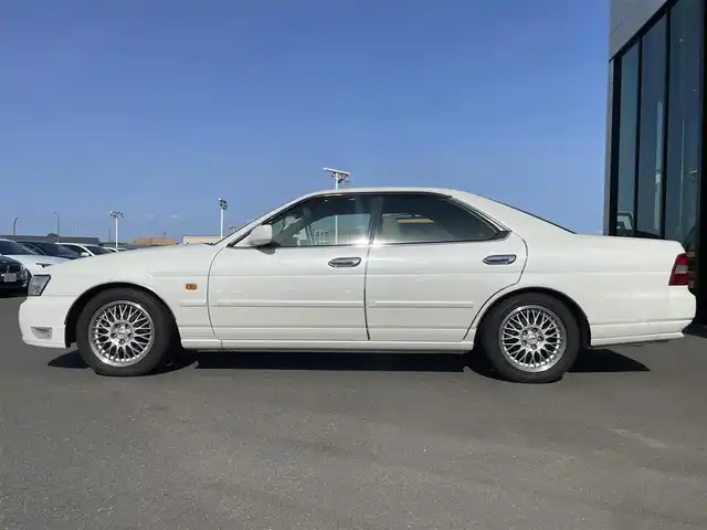 日産 ローレル メダリスト プレミア 東京都 2002(平14)年 3.7万km ホワイトパール カヤバ製ショック/〈NEW SR SPECIAL〉/RS-Rダウンサス/16インチアルミホイール/純正ナビ/純正オーディオ・カセット/ドライブレコーダー/ETC/キーレス