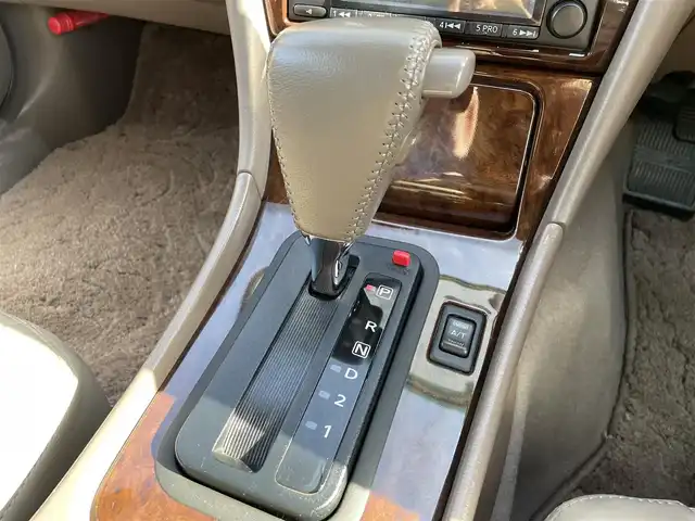 日産 ローレル メダリスト プレミア 東京都 2002(平14)年 3.7万km ホワイトパール カヤバ製ショック/〈NEW SR SPECIAL〉/RS-Rダウンサス/16インチアルミホイール/純正ナビ/純正オーディオ・カセット/ドライブレコーダー/ETC/キーレス