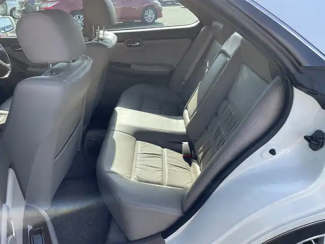 日産 ローレル メダリスト プレミア 東京都 2002(平14)年 3.7万km ホワイトパール カヤバ製ショック/〈NEW SR SPECIAL〉/RS-Rダウンサス/16インチアルミホイール/純正ナビ/純正オーディオ・カセット/ドライブレコーダー/ETC/キーレス