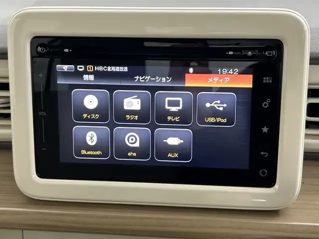 スズキ ラパン X 道央・札幌 2016(平28)年 0.9万km シフォンアイボリーメタリック ・ワンオーナー/・4WD/・衝突軽減ブレーキ/・純正メモリーナビ/　CD/DVD/USB/Bｔ/AUX/フルセグ/・全方位モニター/・アイドリングストップ/・LEDヘッドライト/・オートライト/・シートヒーター（D/N）/・ドアバイザー/・プッシュスタート/・スマートキー/・純正14インチAW/・ステアリングリモコン/・保証書、取説（有）/・スペアキーｘ１/・社外前後ドライブレコーダー/・スタッドレス社外AW積込（155/65R14）