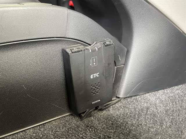 トヨタ ｉＱ 100G 埼玉県 2013(平25)年 7.3万km ホワイトパールクリスタルシャイン /純正メモリナビ//フルセグTV//バックカメラ//CD/DVD/Bluetooth//スマートキー×2//ETC//キセノン//前後ドラレコ(SDカード欠)//W.サイドエアバッグ//カーテン.ニーエアバッグ//ABS//横滑り防止装置//革巻きステアリング//オートライト//レザー調シートカバー//スモークフィルム//ドアバイザー//社外15インチAW//新車時保証書//取扱説明書