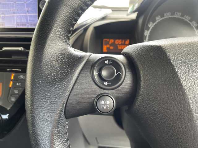 トヨタ ｉＱ 100G 埼玉県 2013(平25)年 7.3万km ホワイトパールクリスタルシャイン /純正メモリナビ//フルセグTV//バックカメラ//CD/DVD/Bluetooth//スマートキー×2//ETC//キセノン//前後ドラレコ(SDカード欠)//W.サイドエアバッグ//カーテン.ニーエアバッグ//ABS//横滑り防止装置//革巻きステアリング//オートライト//レザー調シートカバー//スモークフィルム//ドアバイザー//社外15インチAW//新車時保証書//取扱説明書