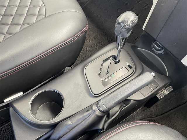 トヨタ ｉＱ 100G 埼玉県 2013(平25)年 7.3万km ホワイトパールクリスタルシャイン /純正メモリナビ//フルセグTV//バックカメラ//CD/DVD/Bluetooth//スマートキー×2//ETC//キセノン//前後ドラレコ(SDカード欠)//W.サイドエアバッグ//カーテン.ニーエアバッグ//ABS//横滑り防止装置//革巻きステアリング//オートライト//レザー調シートカバー//スモークフィルム//ドアバイザー//社外15インチAW//新車時保証書//取扱説明書