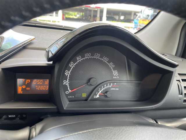 トヨタ ｉＱ 100G 埼玉県 2013(平25)年 7.3万km ホワイトパールクリスタルシャイン /純正メモリナビ//フルセグTV//バックカメラ//CD/DVD/Bluetooth//スマートキー×2//ETC//キセノン//前後ドラレコ(SDカード欠)//W.サイドエアバッグ//カーテン.ニーエアバッグ//ABS//横滑り防止装置//革巻きステアリング//オートライト//レザー調シートカバー//スモークフィルム//ドアバイザー//社外15インチAW//新車時保証書//取扱説明書