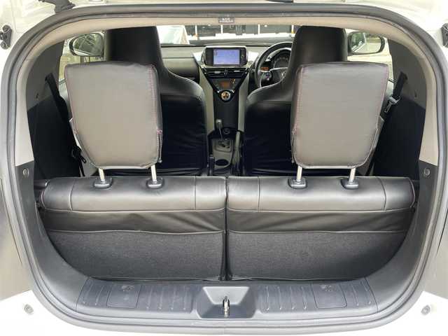 トヨタ ｉＱ 100G 埼玉県 2013(平25)年 7.3万km ホワイトパールクリスタルシャイン /純正メモリナビ//フルセグTV//バックカメラ//CD/DVD/Bluetooth//スマートキー×2//ETC//キセノン//前後ドラレコ(SDカード欠)//W.サイドエアバッグ//カーテン.ニーエアバッグ//ABS//横滑り防止装置//革巻きステアリング//オートライト//レザー調シートカバー//スモークフィルム//ドアバイザー//社外15インチAW//新車時保証書//取扱説明書