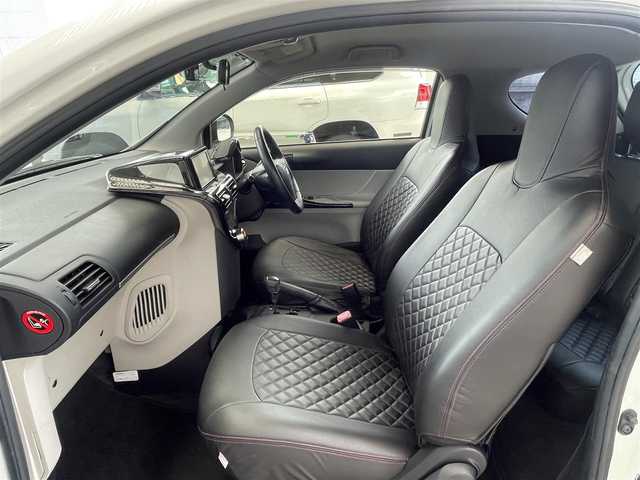 トヨタ ｉＱ 100G 埼玉県 2013(平25)年 7.3万km ホワイトパールクリスタルシャイン /純正メモリナビ//フルセグTV//バックカメラ//CD/DVD/Bluetooth//スマートキー×2//ETC//キセノン//前後ドラレコ(SDカード欠)//W.サイドエアバッグ//カーテン.ニーエアバッグ//ABS//横滑り防止装置//革巻きステアリング//オートライト//レザー調シートカバー//スモークフィルム//ドアバイザー//社外15インチAW//新車時保証書//取扱説明書