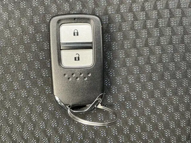 ホンダ フィット 13G FパックコンフォートED 熊本県 2018(平30)年 7万km クリスタルブラックパール ホンダセンシング/プッシュスタート/純正ナビ/（CD・DVD・フルセグTV・BTオーディオ・SD）/バックカメラ/ビルトインETC/社外15インチAW/レーダークルーズ/前席シートヒーター/LEDヘッドライト/オートライト/LEDフォグライト/横滑り防止装置/ウィンカーミラー/純正フロアマット/純正ドアバイザー/スマートスペアキー×1本