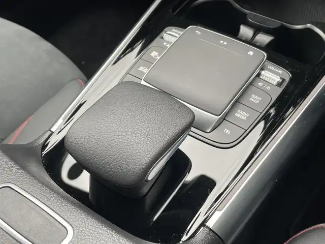 メルセデス・ベンツ Ｍ・ベンツ ＧＬＡ２００ｄ 4マチック AMGライン 埼玉県 2022(令4)年 3.6万km コスモスブラック 黒ハーフレザーシート/アダプティブクルーズコントロール/純正HDDナビ/(Bluetooth/USB/フルセグ)/３６０度カメラ/ブラインドスポットモニター/シートヒーター/パークアシスト/純正１９インチアルミホイール/ＬＥＤヘッドライト/ETC