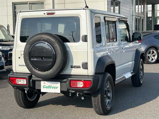 スズキ ジムニー ノマド FC 広島県 2025(令7)年 0.1万km未満 アークティックホワイトパール 令和7年6月登録/DN登録時走行距離23km/ワンオーナー/純正フロアマット/純正ドアバイザー/レーダークルーズコントロール/スズキセーフティサポート/・衝突被害軽減ブレーキ/・車線逸脱警報/・オートハイビーム/・誤発進抑制機能（前後）/コーナーセンサー/シートヒーター/LEDヘッドライト/純正15インチAW/ステアリングスイッチ/ヒーテッドドアミラー/ヘッドライトウォッシャー/保証書/取扱説明書/スペアキー