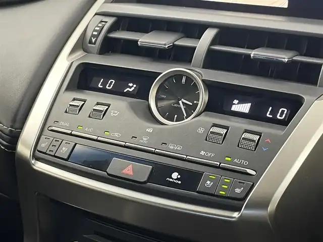 レクサス ＮＸ 300 Fスポーツ 埼玉県 2018(平30)年 2.4万km ホワイトノーヴァガラスフレーク サンルーフ　純正１０．３インチナビ　バックカメラ　黒革シート　レーダークルーズ　ビルトインＥＴＣ２．０　シートヒーター　ベンチレーション　ステアリングヒーター　メモリシート　パワーバックドア　ＬＥＤ