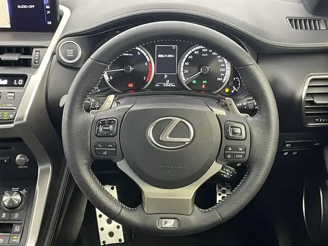 レクサス ＮＸ 300 Fスポーツ 埼玉県 2018(平30)年 2.4万km ホワイトノーヴァガラスフレーク サンルーフ　純正１０．３インチナビ　バックカメラ　黒革シート　レーダークルーズ　ビルトインＥＴＣ２．０　シートヒーター　ベンチレーション　ステアリングヒーター　メモリシート　パワーバックドア　ＬＥＤ