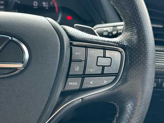 レクサス ＬＳ 500 Fスポーツ 千葉県 2020(令2)年 9.8万km ホワイトノーヴァガラスフレーク 純正ナビ/CD/DVD/Bluetooth/フルセグTV/パノラミックビューモニター/サンルーフ/ETC2.0/ハーフレザーシート/前席パワーシート/前席シートヒーター/シートレータ/スペアキー×２/衝突被害軽減システム/レーダークルーズコントロール/純正LEDヘッドライト/純正20インチアルミホイール/純正フロアマット/保証書