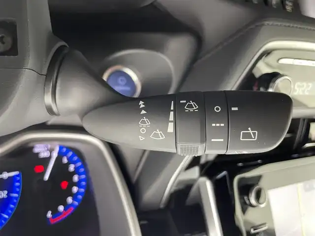 トヨタ カローラ クロス ハイブリッド Z 富山県 2023(令5)年 2.4万km アティチュードブラックマイカ 純正ナビ（AM/FM/BT）/フルセグTV/バックカメラ/衝突被害軽減ブレーキ/レーダークルーズコントロール/レーンキープアシスト/コーナーセンサー/ドライブレコーダー/PKSB/RSA/パワーバックドア/先行車発進告知/ハーフレザーシート/コーナーセンサー/前席シートヒーター/プッシュスタート/スマートキー×2/ビルトインETC2.0/LEDヘッドライト/オートライト/オートハイビーム/電動パーキングブレーキ/オートブレーキホールド/横滑り防止装置/純正フロアマット/保証書/取扱説明書