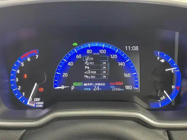 トヨタ カローラ クロス ハイブリッド Z 富山県 2023(令5)年 2.4万km アティチュードブラックマイカ 純正ナビ（AM/FM/BT）/フルセグTV/バックカメラ/衝突被害軽減ブレーキ/レーダークルーズコントロール/レーンキープアシスト/コーナーセンサー/ドライブレコーダー/PKSB/RSA/パワーバックドア/先行車発進告知/ハーフレザーシート/コーナーセンサー/前席シートヒーター/プッシュスタート/スマートキー×2/ビルトインETC2.0/LEDヘッドライト/オートライト/オートハイビーム/電動パーキングブレーキ/オートブレーキホールド/横滑り防止装置/純正フロアマット/保証書/取扱説明書