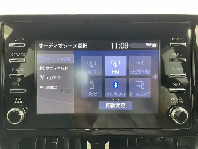 トヨタ カローラ クロス ハイブリッド Z 富山県 2023(令5)年 2.4万km アティチュードブラックマイカ 純正ナビ（AM/FM/BT）/フルセグTV/バックカメラ/衝突被害軽減ブレーキ/レーダークルーズコントロール/レーンキープアシスト/コーナーセンサー/ドライブレコーダー/PKSB/RSA/パワーバックドア/先行車発進告知/ハーフレザーシート/コーナーセンサー/前席シートヒーター/プッシュスタート/スマートキー×2/ビルトインETC2.0/LEDヘッドライト/オートライト/オートハイビーム/電動パーキングブレーキ/オートブレーキホールド/横滑り防止装置/純正フロアマット/保証書/取扱説明書