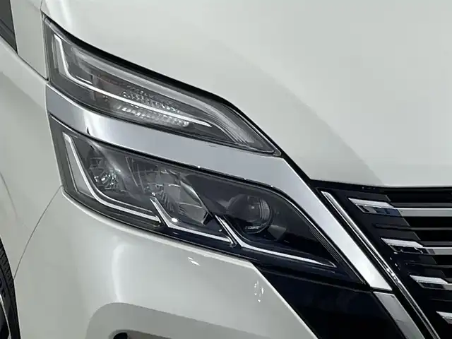 日産 セレナ ハイウェイスター V 群馬県 2020(令2)年 6.4万km ブリリアントホワイトパール フリップダウンモニター　純正９型ナビ　アラウンドビューモニター　プロパイロット　両側パワースライドドア　ＬＥＤ　ＡＨＢ　純正１６インチＡＷ　ステアリングリモコン　デジタルインナーミラー　ＥＴＣ　禁煙車