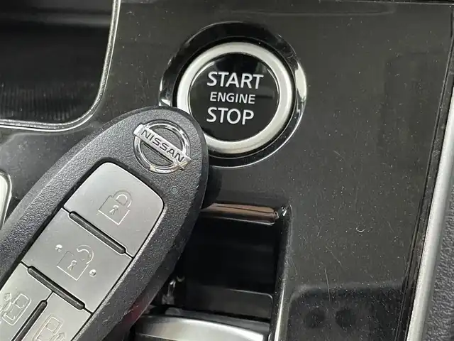 日産 セレナ ハイウェイスター V 群馬県 2020(令2)年 6.4万km ブリリアントホワイトパール フリップダウンモニター　純正９型ナビ　アラウンドビューモニター　プロパイロット　両側パワースライドドア　ＬＥＤ　ＡＨＢ　純正１６インチＡＷ　ステアリングリモコン　デジタルインナーミラー　ＥＴＣ　禁煙車
