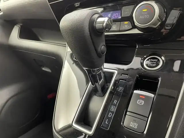 日産 セレナ ハイウェイスター V 群馬県 2020(令2)年 6.4万km ブリリアントホワイトパール フリップダウンモニター　純正９型ナビ　アラウンドビューモニター　プロパイロット　両側パワースライドドア　ＬＥＤ　ＡＨＢ　純正１６インチＡＷ　ステアリングリモコン　デジタルインナーミラー　ＥＴＣ　禁煙車