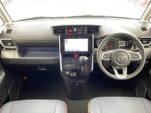 トヨタ ルーミー カスタムG－T 兵庫県 2022(令4)年 0.4万km ブラックマイカメタリック ・ワンオーナー/・純正ナビ/CD/DVD/BT/USB/SD/TV/・全方位カメラ/・プリクラッシュセーフティ/・レーンディパーチャーアラート/・レーダークルーズコントロール/・クリアランスソナー/・オートマチックハイビーム/・アイドリングストップ/・ビークルスタビリティコントロール/・LEDヘッドライト/・オートライト/・フォグランプ/・両側パワースライドドア/・ウェルカムパワースライドドア/・ステアリングリモコン/・前席シートヒーター/・前後ドライブレコーダー/・ビルトインETC/・純正フロアマット/・純正15インチアルミホイール/・革調シートカバー/・電動格納ミラー/・ウィンカーミラー/・スマートキー/・スペアキー/・プッシュスタート