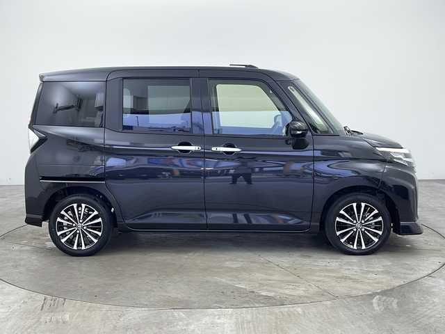 トヨタ ルーミー カスタムG－T 兵庫県 2022(令4)年 0.4万km ブラックマイカメタリック ・ワンオーナー/・純正ナビ/CD/DVD/BT/USB/SD/TV/・全方位カメラ/・プリクラッシュセーフティ/・レーンディパーチャーアラート/・レーダークルーズコントロール/・クリアランスソナー/・オートマチックハイビーム/・アイドリングストップ/・ビークルスタビリティコントロール/・LEDヘッドライト/・オートライト/・フォグランプ/・両側パワースライドドア/・ウェルカムパワースライドドア/・ステアリングリモコン/・前席シートヒーター/・前後ドライブレコーダー/・ビルトインETC/・純正フロアマット/・純正15インチアルミホイール/・革調シートカバー/・電動格納ミラー/・ウィンカーミラー/・スマートキー/・スペアキー/・プッシュスタート