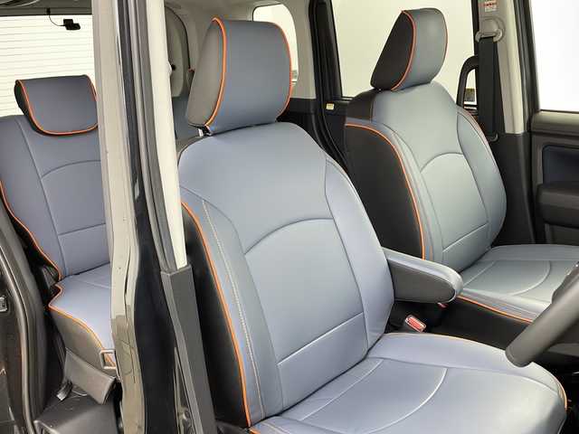 トヨタ ルーミー カスタムG－T 兵庫県 2022(令4)年 0.4万km ブラックマイカメタリック ・ワンオーナー/・純正ナビ/CD/DVD/BT/USB/SD/TV/・全方位カメラ/・プリクラッシュセーフティ/・レーンディパーチャーアラート/・レーダークルーズコントロール/・クリアランスソナー/・オートマチックハイビーム/・アイドリングストップ/・ビークルスタビリティコントロール/・LEDヘッドライト/・オートライト/・フォグランプ/・両側パワースライドドア/・ウェルカムパワースライドドア/・ステアリングリモコン/・前席シートヒーター/・前後ドライブレコーダー/・ビルトインETC/・純正フロアマット/・純正15インチアルミホイール/・革調シートカバー/・電動格納ミラー/・ウィンカーミラー/・スマートキー/・スペアキー/・プッシュスタート